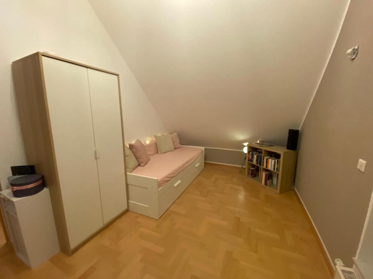 Gemutliches Zimmer Im Dachgeschoss Witten Bagian luar foto